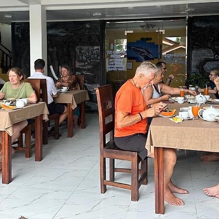 Funwhales Rest House Negombo Exterior photo