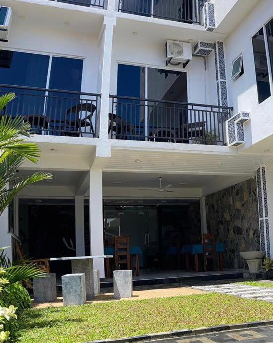 Funwhales Rest House Negombo Exterior photo