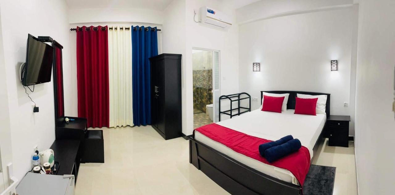 Funwhales Rest House Negombo Exterior photo