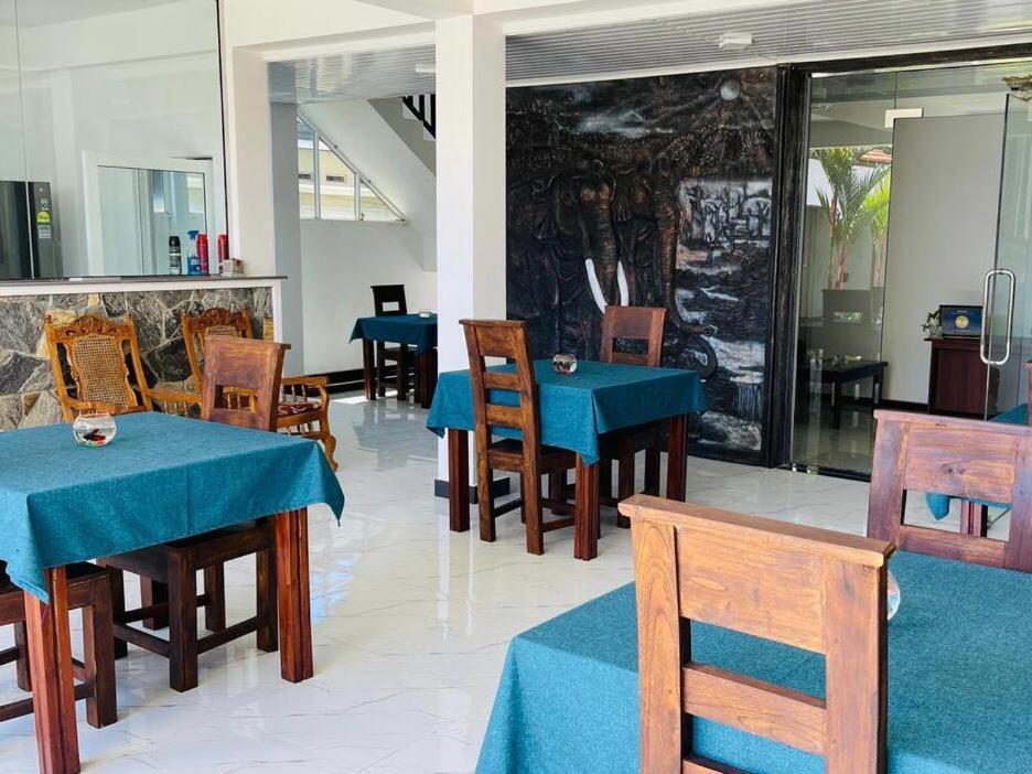 Funwhales Rest House Negombo Exterior photo