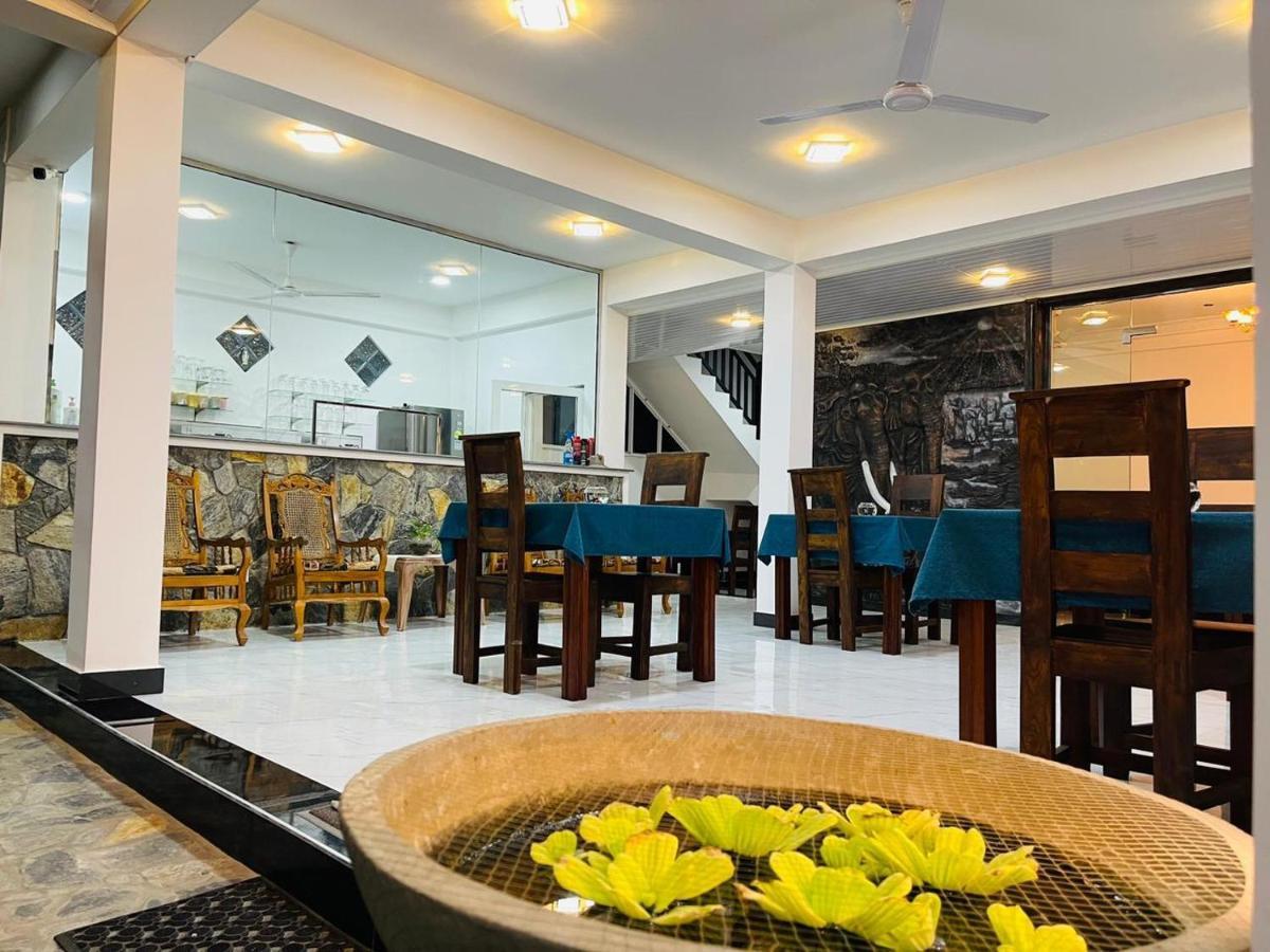 Funwhales Rest House Negombo Exterior photo