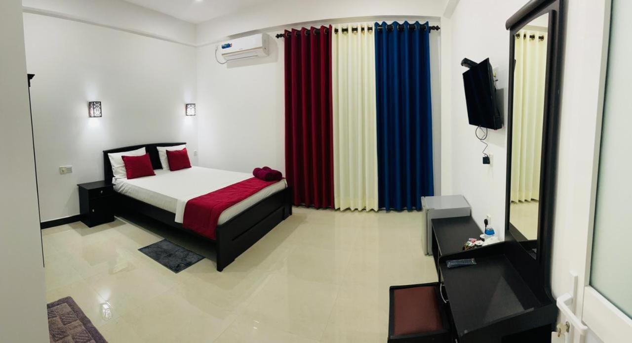 Funwhales Rest House Negombo Exterior photo