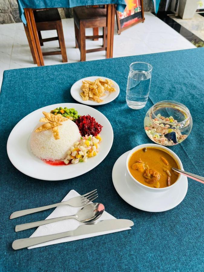 Funwhales Rest House Negombo Exterior photo