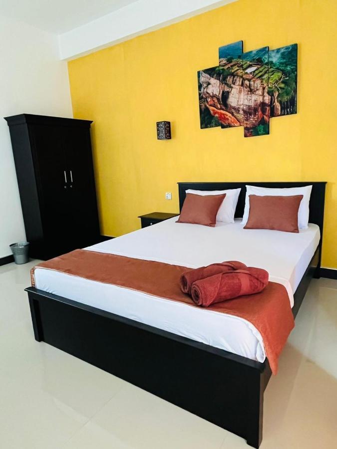 Funwhales Rest House Negombo Exterior photo