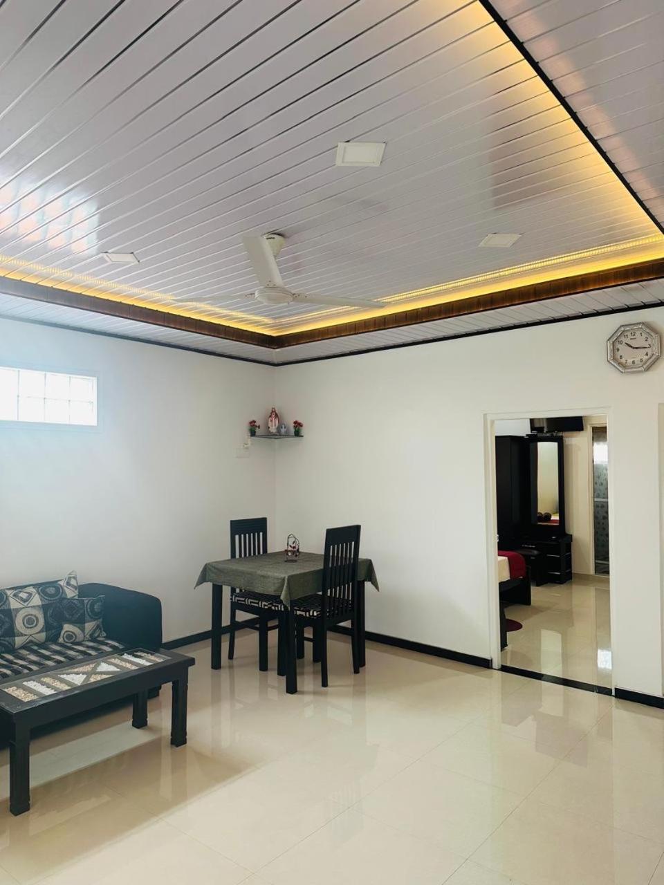 Funwhales Rest House Negombo Exterior photo